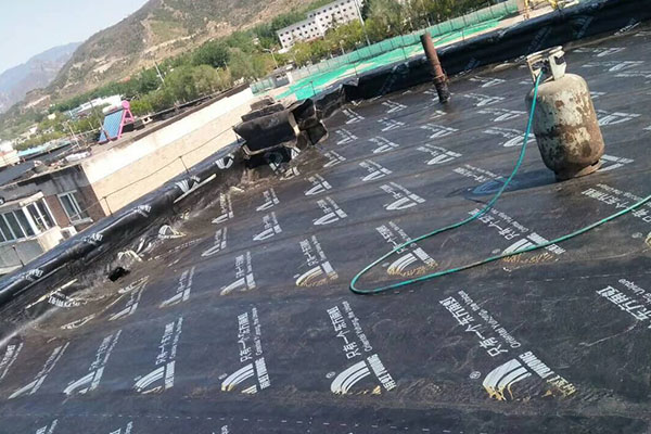 北京順義后沙峪防水公司：屋面裂縫漏水如何處理_屋面免開挖防水堵漏方法_北京順義防水公司